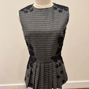 Oscar de la Renta Gray Top with Black Floral Details